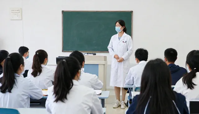如何提升技术咨询中的故障响应效率？