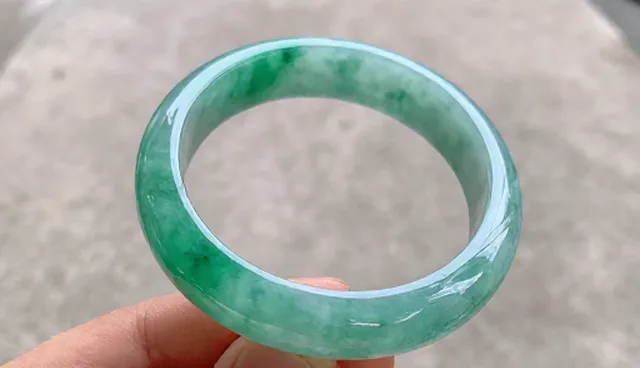 翡翠手镯代理如何通过库存控制降低成本