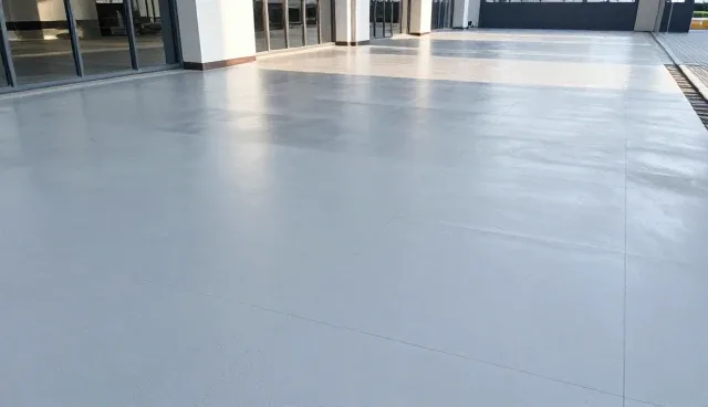 水泥基磨石地坪选型中的使用与维护关键点分析