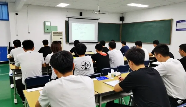 技术方案推进中如何确保项目顺利落地？