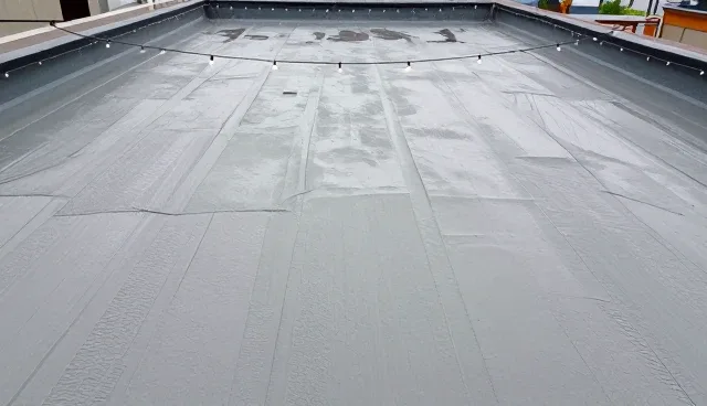 旧屋面翻新中防水材料的正确使用与维护要点