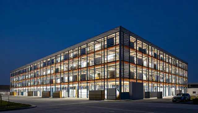 建筑装饰选型中的关键因素与实践考量