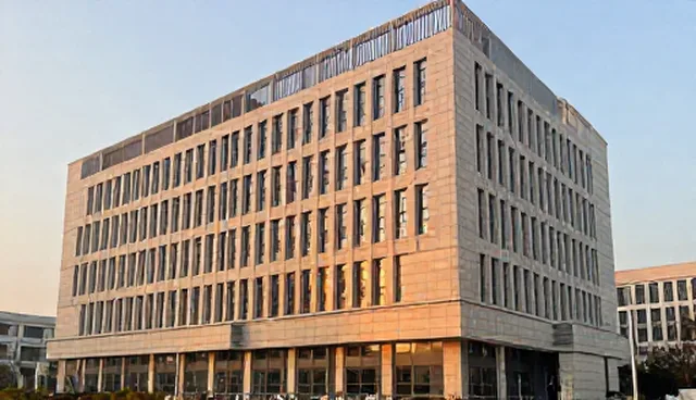 技术转让中的维护检查：两种做法对比与实际取舍