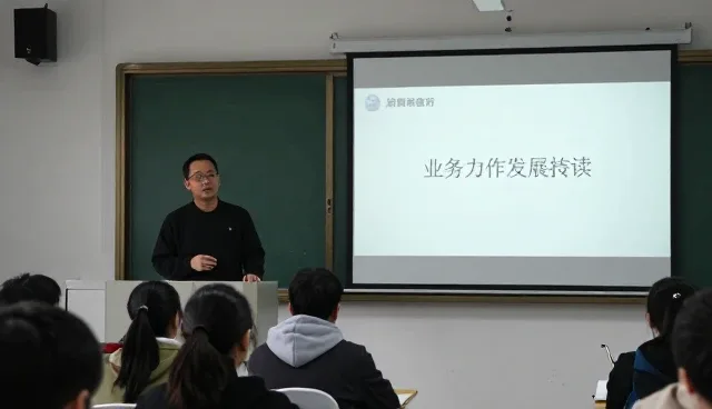 教师培训课程：传统教学与信息化教学的取舍