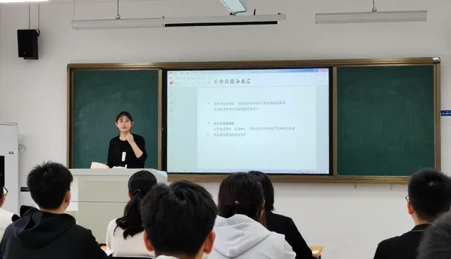 理论强化课程在驾驶员培训中的实际应用场景分析