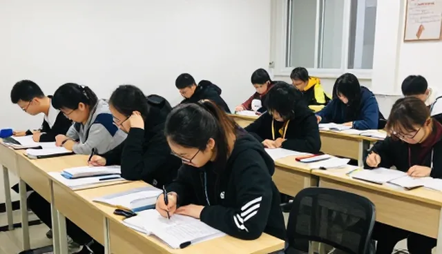 选型时需关注系统优化的全流程管理规范