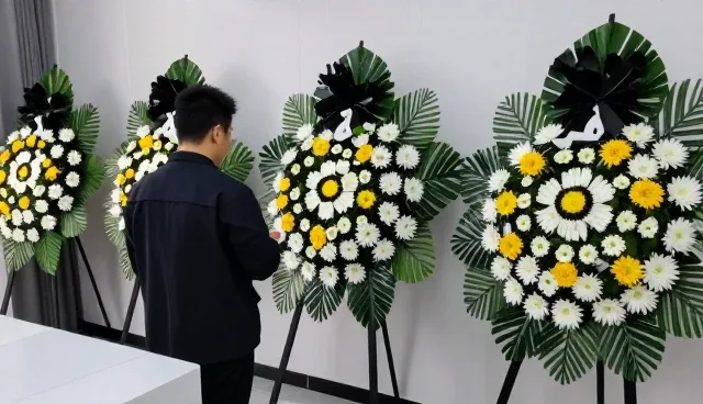 花圈应用场景拓展推动殡葬服务规范化发展