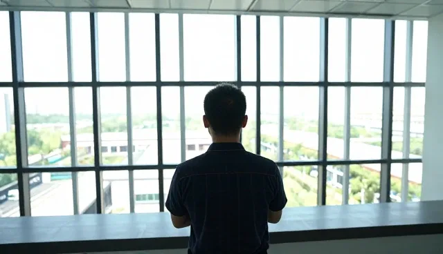 服务器配置在官网建设中的性能与适用条件分析