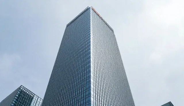 建站服务选型中如何权衡自主搭建与外包开发