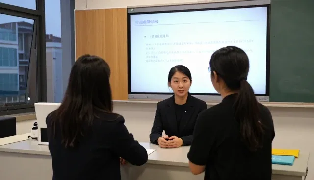 系统运维可靠性提升的两种路径对比