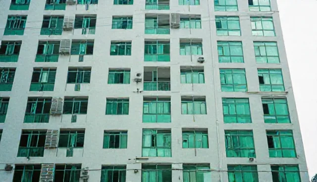 销售场景中工作制服的使用与问题应对策略