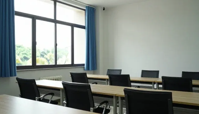 如何从多个策划服务中精准选择适合的市场调研方案