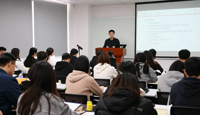 师资培训如何在不同教学场景中保持高效性