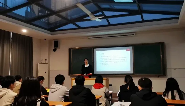 在线考试系统如何平衡效率与用户体验