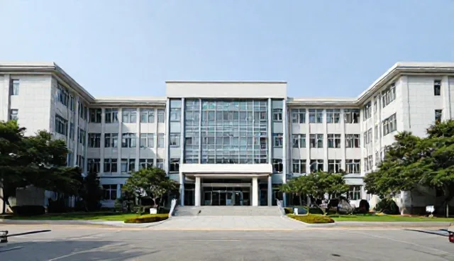 网站开发成本如何影响企业信用评级服务采购