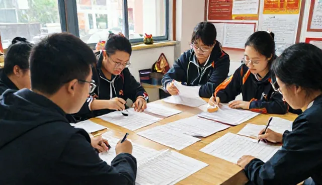 课程研发中的师资结构如何影响教学质量