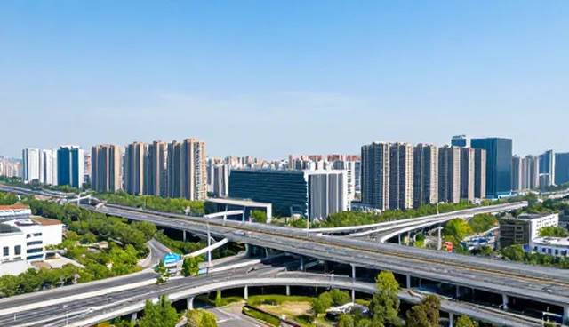 金融行业信息化选型：技术适配与业务场景的深度结合
