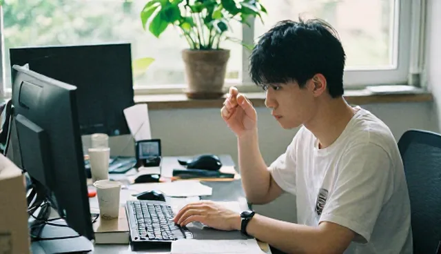 ai隐晦提示词网站：角色扮演提示词的开发与应用分析