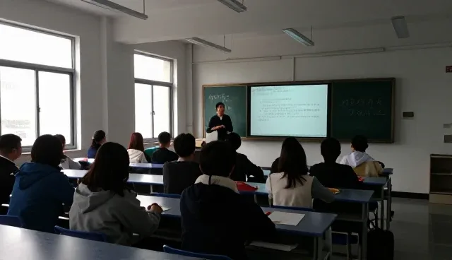 地区选型中的团队协作影响因素与适用限制