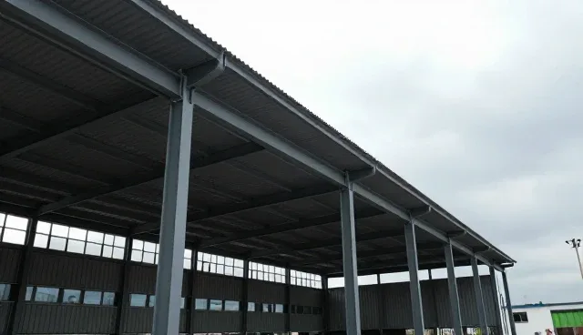 钢结构安装在建筑中的性能表现及适用场景分析