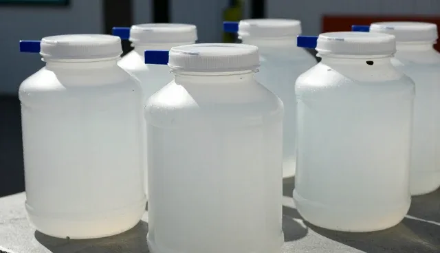 高纯度酸碱仓储配送中的选型关注点分析