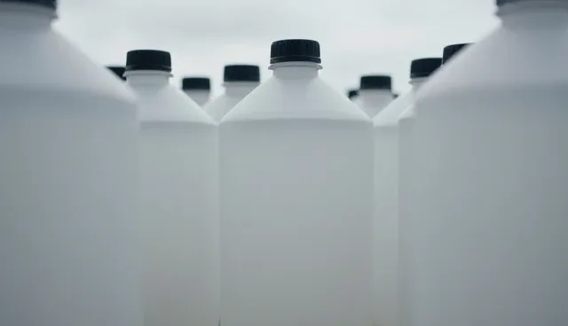 高纯度溶剂在精密制造中的性能表现与适用条件分析
