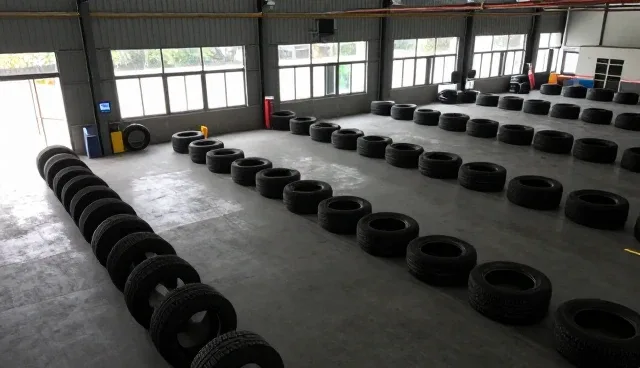 不同路况下汽车销售策略的性能匹配分析