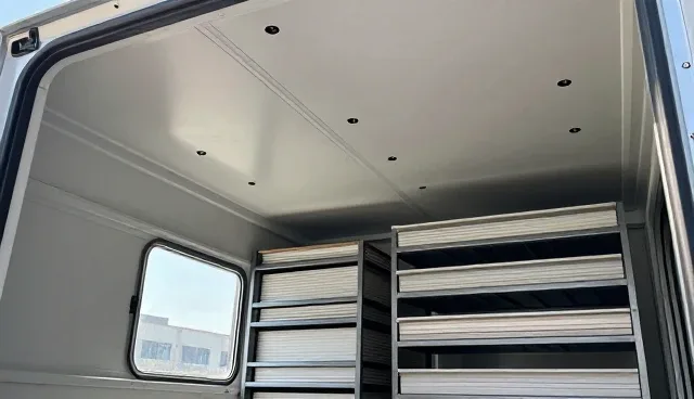 吊顶材料在不同场景下的稳定性表现与特色构建