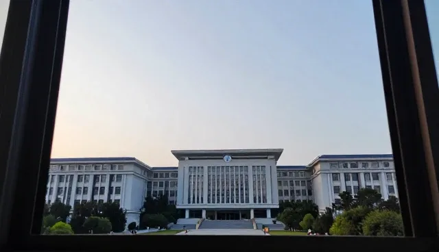 运维服务选择的条件分析与适用范围