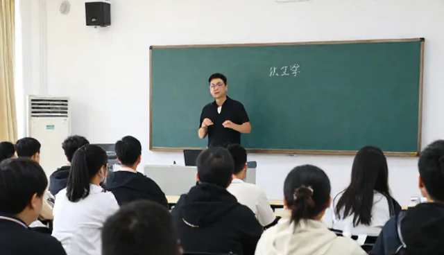 师资培训面临新挑战，如何优化教师培训课程