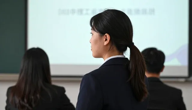 数据驱动服务中的性能差异与适用场景分析
