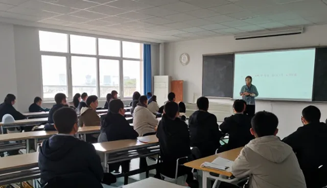 如何通过维护策略提升定制化技术方案的长期价值