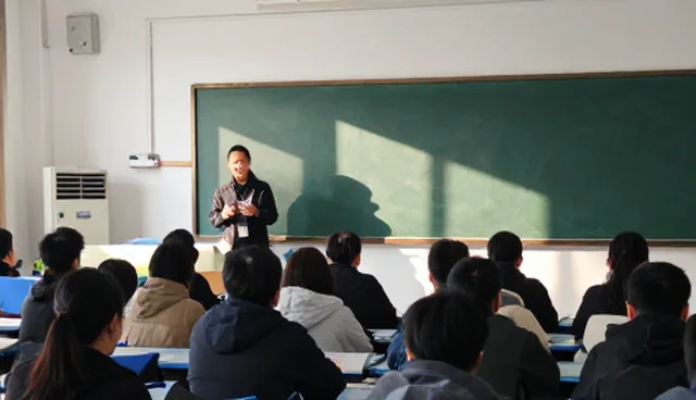 师资建设中的场景化应用：教师培训课程如何支撑专业发展