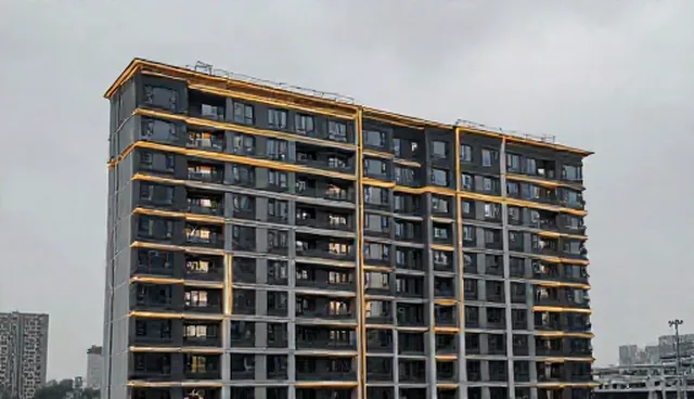 成都装修网站建设：服务器托管租赁两种做法对比