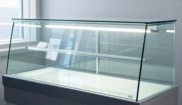 玻璃展示柜批发供货中选型与库存管理的关键环节