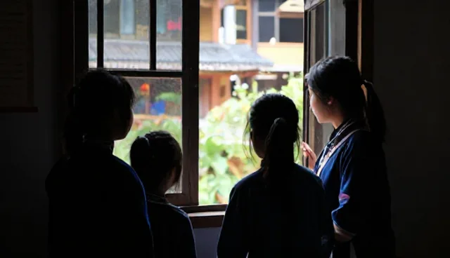 学校如何利用商务考察提升学生文化认知
