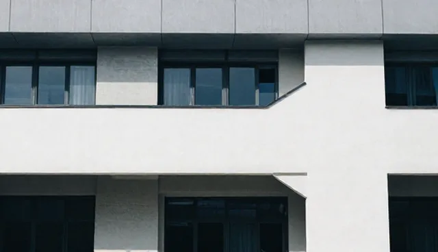 如何判断商务服务的性能优化是否达标？