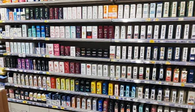 电商销售服务中维护策略的性能与适用条件对比