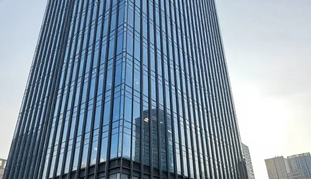 如何通过市场调研提升商务数据分析的准确性？