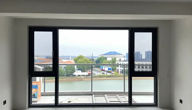 门窗安装中的测量与密封环节影响整体质量