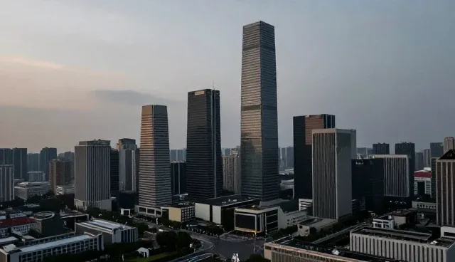 市政道路维护中工程安全的两种做法对比