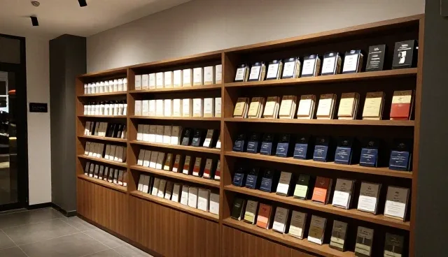 旅游出行方式变化如何影响包车与酒店预订的融合发展