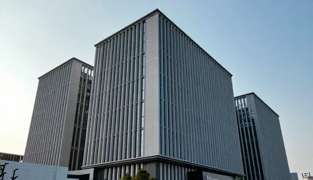 教育咨询应用的性能表现与实际适用场景分析
