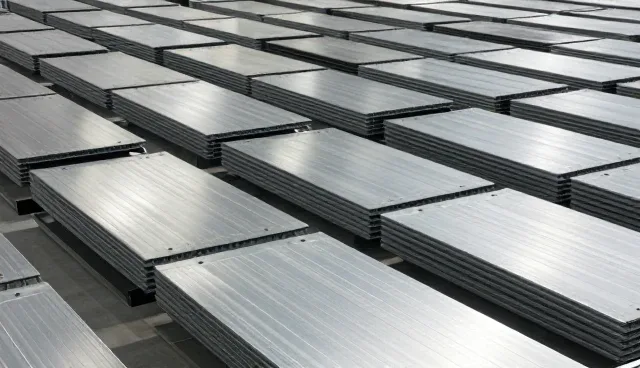 合金金属板在不同工业场景中的性能表现与适用条件分析