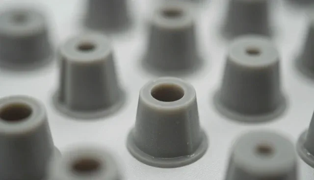 塑胶模具选型中应用方向的关键考量因素