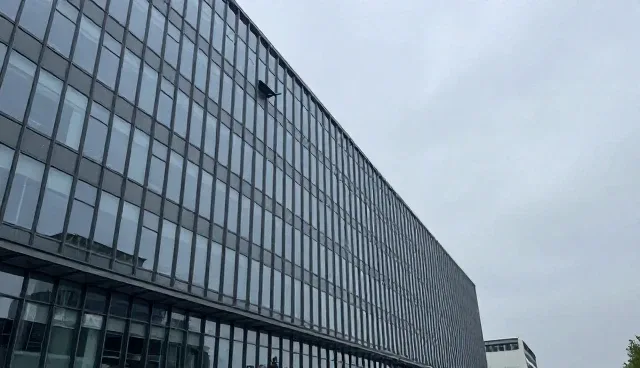 服装加工选型：批量生产与小批量定制的对比分析